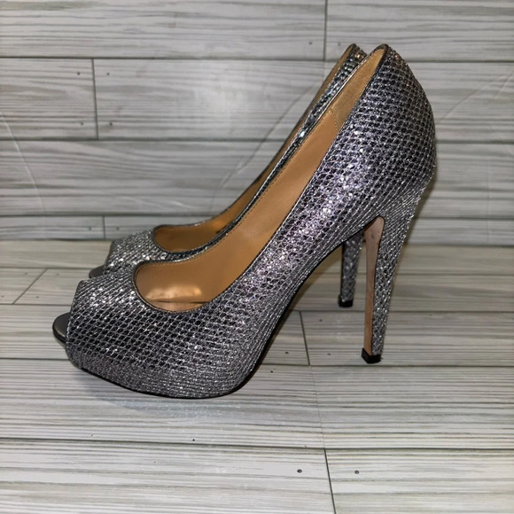 Badgley Mischka Silver Glittery Peep Toe Heels - Picture 6 of 9